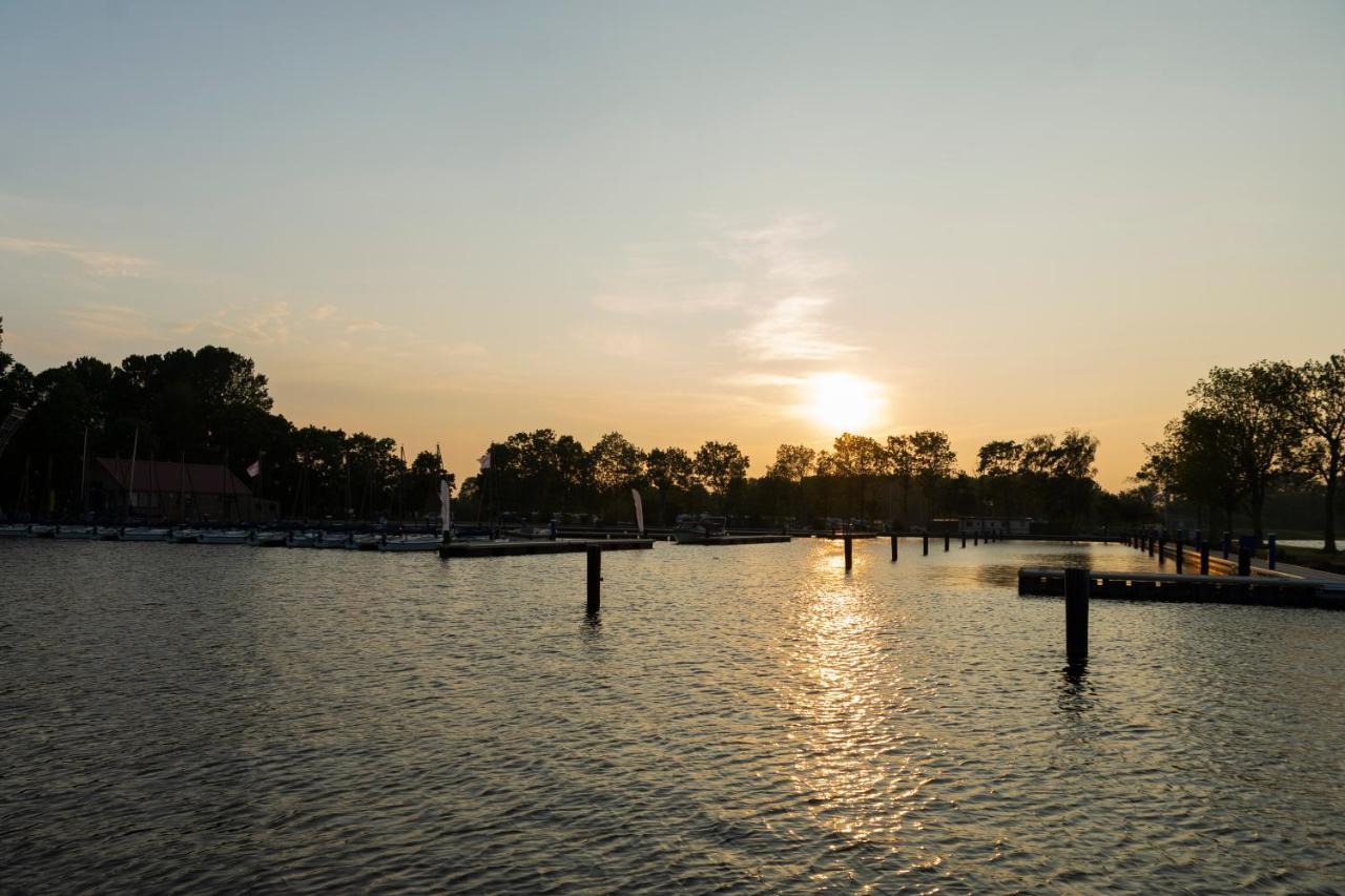 Welcome In - Houseboat Agua Dolce Met Tuin, Paviljoenwei 4, Sneek - Offingawier Esterno foto